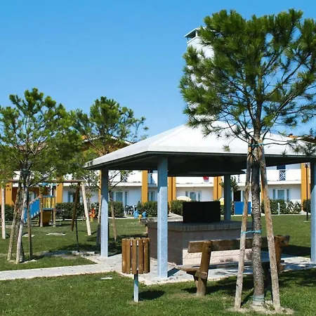 Lägenhet In Villaggio Ai Pini In Lido Altanea