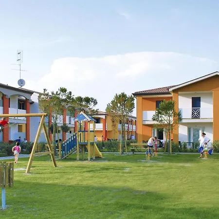 In Villaggio Ai Pini In Lido Altanea
